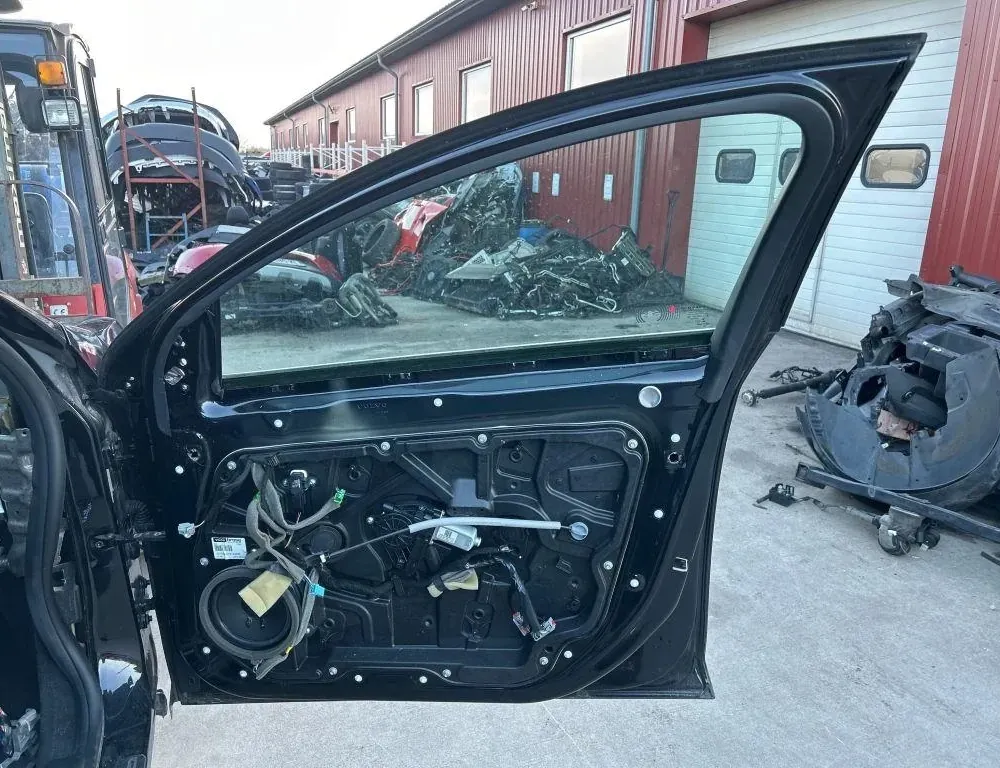 VOLVO V60 1 generation (2010-2020) Права передня дверцята 35043424