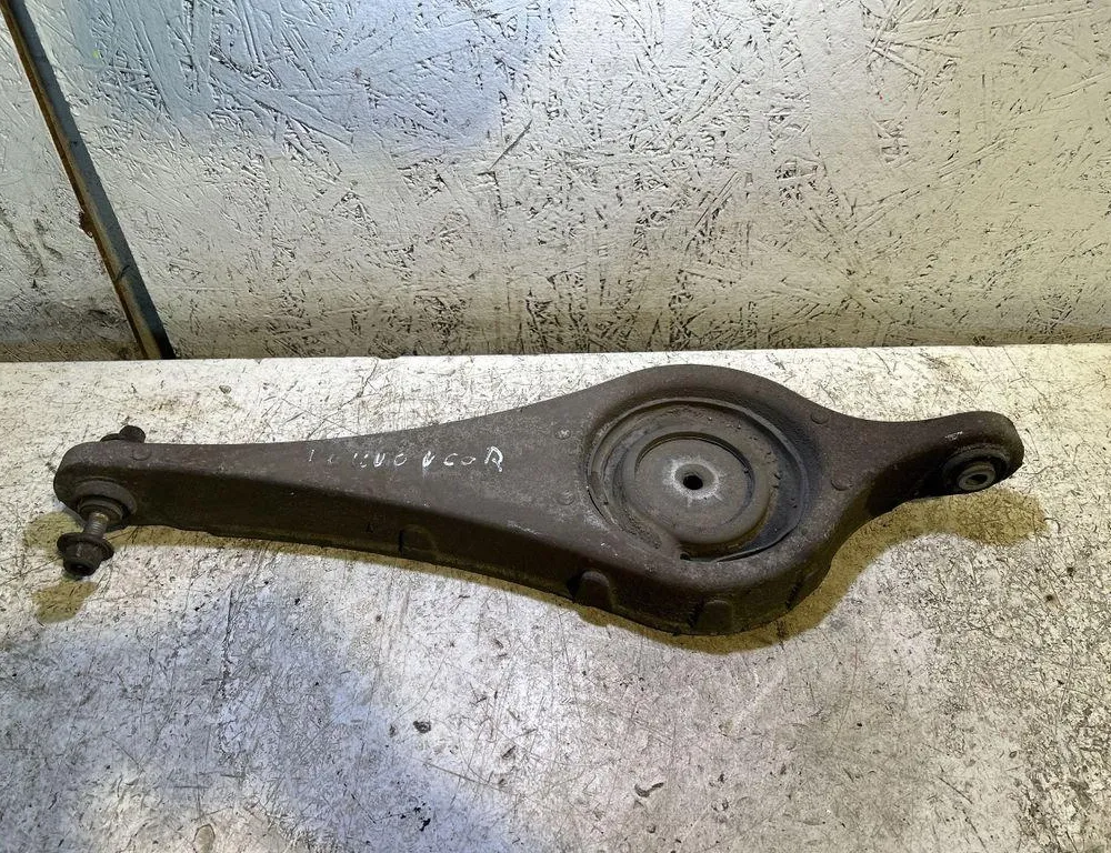 VOLVO V60 1 generation (2010-2020) Задній правий важіль 35011602