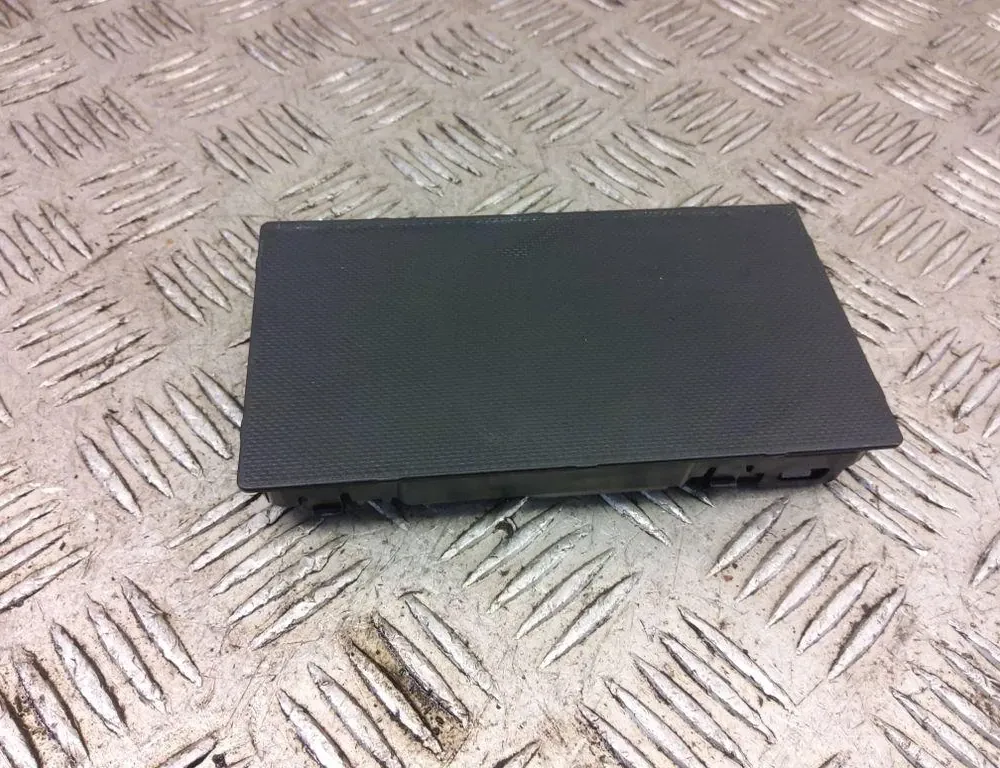 KIA Cee'd 3 generation (2018-2020) Беспроводная зарядная станция 95580J7000 33221519