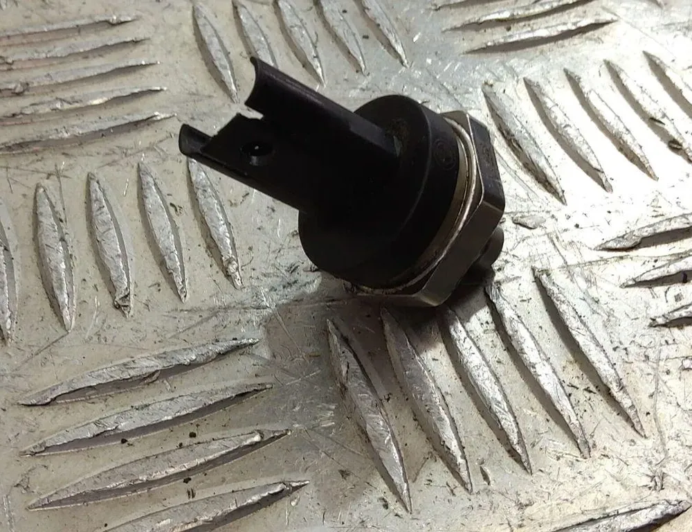 BMW 5 Series F10/F11 (2009-2017) Датчик давления топлива 7622231 33483919