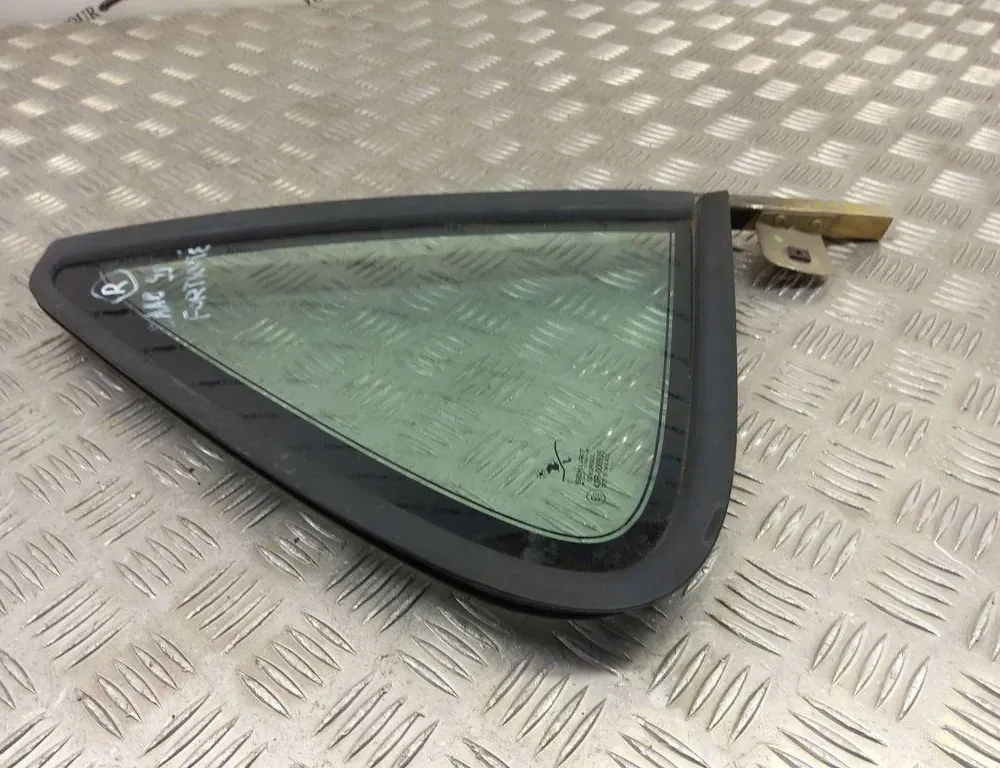 SAAB 95 1 generation (1959-1977) Стеклянная рейка задней двери 33488225