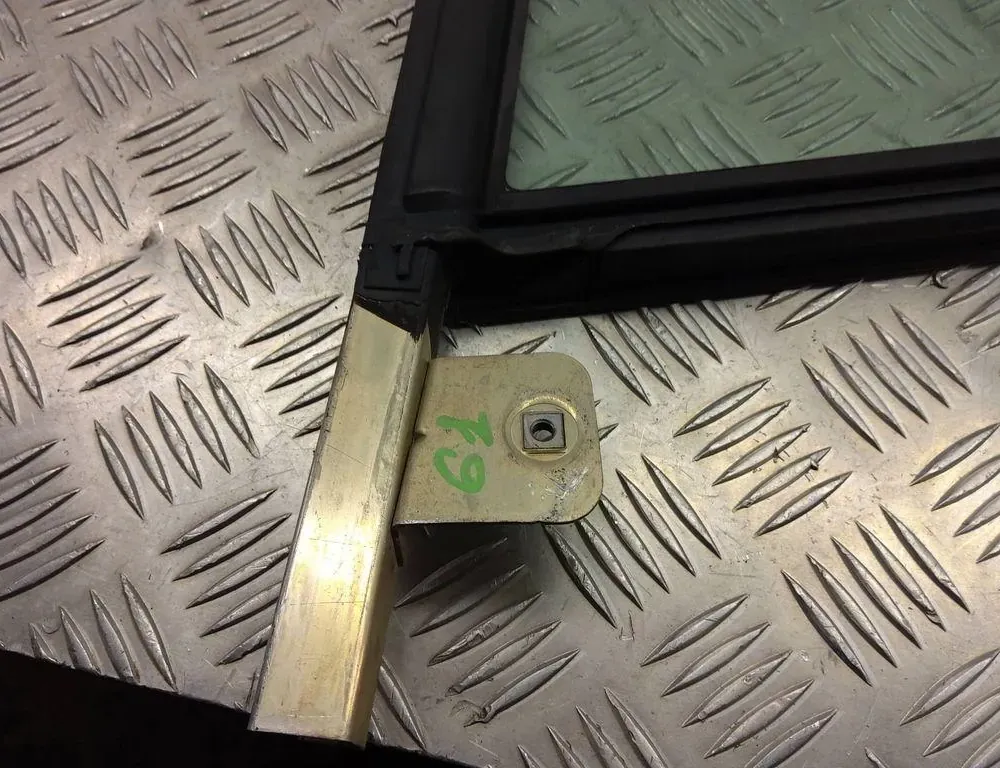 SAAB 95 1 generation (1959-1977) Стеклянная рейка задней двери 33488225