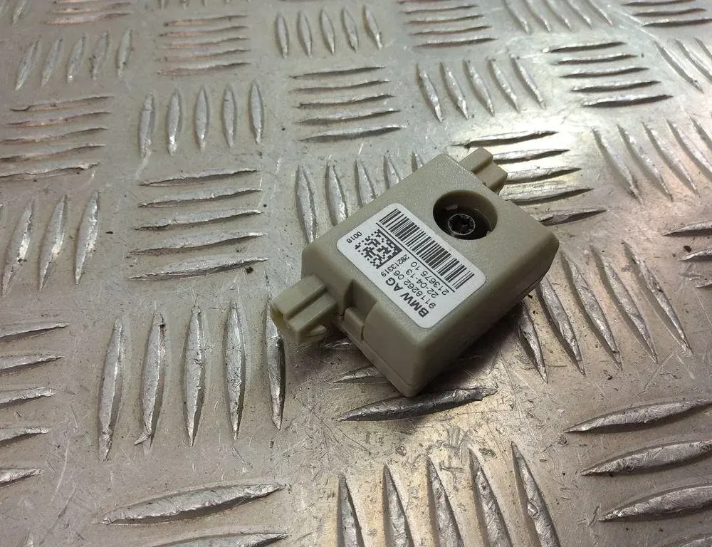 BMW 5 Series F10/F11 (2009-2017) Антенний підсилювач із кришкою багажника 9118262 33488980