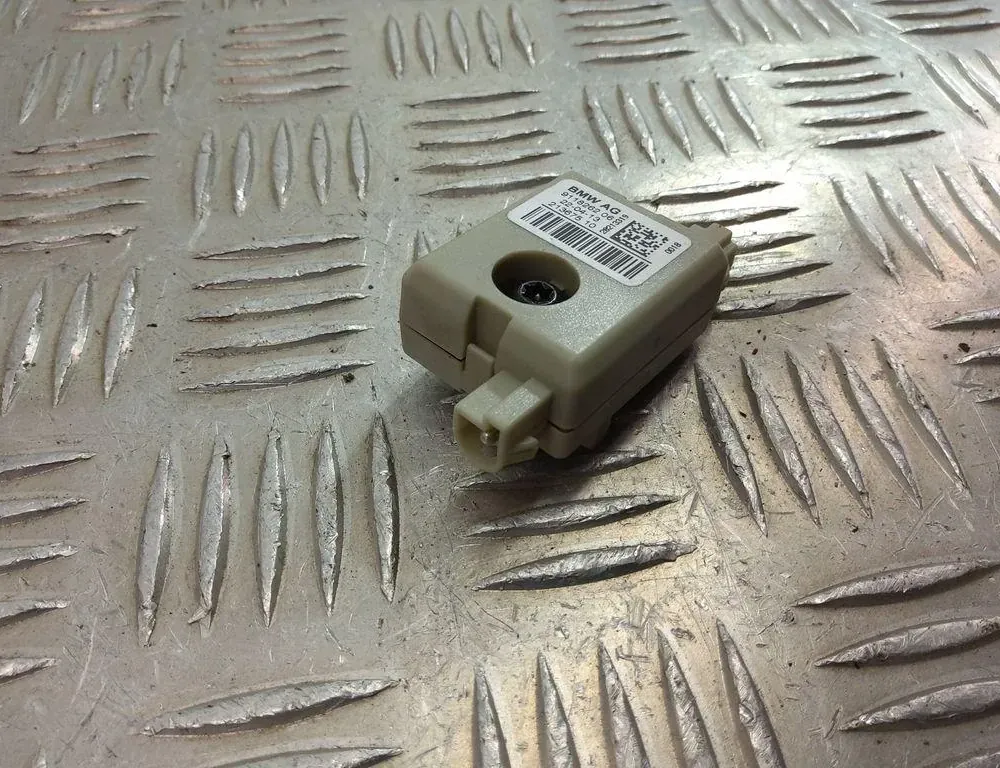 BMW 5 Series F10/F11 (2009-2017) Антенний підсилювач із кришкою багажника 9118262 33488980