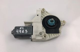 AUDI A1 8X (2010-2020) Маторчик стеклоподъемника передней правой двери 8K0959801C 19688168