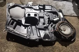 MAZDA 6 GG (2002-2007) Стеклоподъемник передней левой двери 33875729