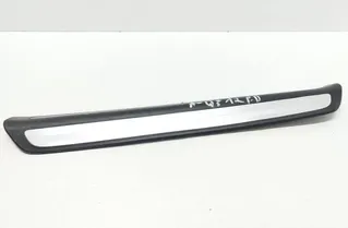 AUDI Q3 8U (2011-2020) Обшивка переднього правого порога 8U0853372A 22688855