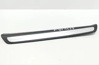 AUDI Q3 8U (2011-2020) Обшивка переднього правого порога 8U0853372A 35102921