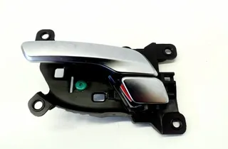 HYUNDAI Santa Fe TM (2018-2024) Ліва передня внутрішня ручка відкривання 35107293