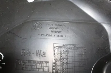 BMW 5 Series F10/F11 (2009-2017) Обшивка капота склоочисника 6987605 33398203