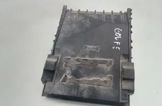 VOLKSWAGEN Golf 5 generation (2003-2009) Кришка блоку запобіжників 1K0937132 35057252