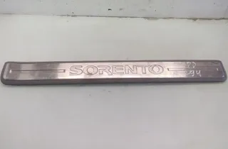 KIA Sorento 1 generation (2002-2011) Обшивка переднього правого порога 858873E000 35062263