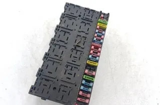 AUDI 80 B3 (1986-1992) Блок запобіжників 357937039 25483470