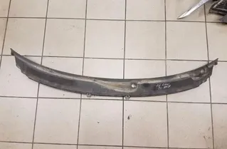 AUDI A6 C6/4F (2004-2011) Обшивка капота склоочисника 4F1819403 27013053