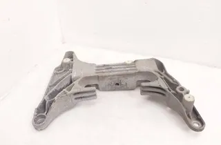 BMW 5 Series G30/G31 (2016-2023) Кронштейн крепления коробки передач 6870619 33492879