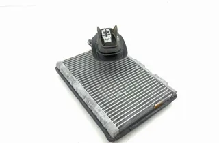 AUDI A4 B9/8W (2015-2024) Радиатор кондиционера 34949439