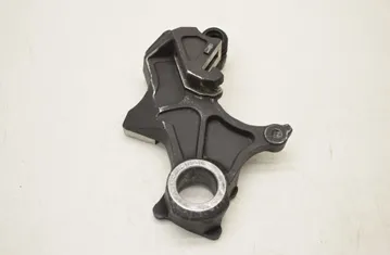 SUZUKI GSX-R Кронштейн крепления суппорта заднего тормоза 33377608