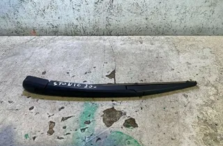 KIA Stonic 1 generation (2017-2023) Важіль склоочисника дверей багажника 35018485