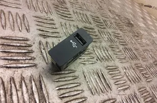 BMW X2 F39 (2017-2023) USB 6820397 31002294