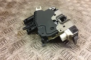 MERCEDES-BENZ A-Class W176 (2012-2018) Замок лівої передньої двері A1667200735 33220421