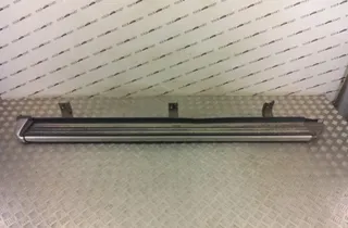 NISSAN Navara D22 (1997-2005) Наружний пластиковый порог правый 33490812